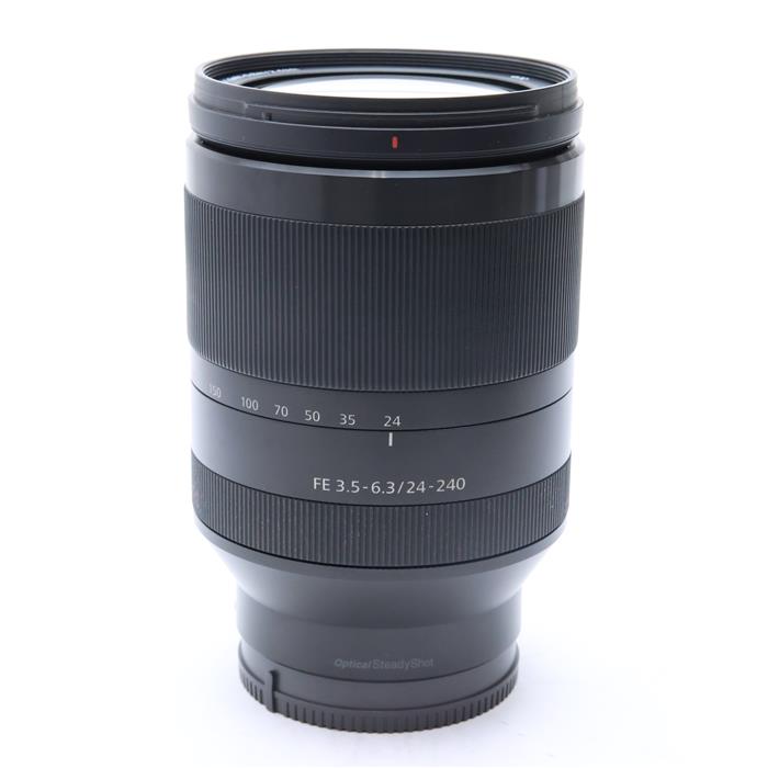 外観状態:並品 マップ保証期間:6ヶ月保証 付属品など:レンズフロントキャップ(社外品)・レンズリアキャップ・レンズフード【ココがポイント！】35mmフルサイズに対応した光学10倍（24-240mm）のズームレンズです。非球面レンズ5枚とED（特殊低分散）ガラス1枚を採用した光学設計により、広角でも高い解像性能を発揮し、画面周辺までシャープに描写します。さらに、光学式手ブレ補正機構を搭載。手ブレしやすい望遠撮影や暗所での手持ち撮影などでも手ブレを抑えた撮影が可能です。フルサイズ対応の高倍率ズームながら、機動性に優れたコンパクト且つ防塵防滴に配慮した設計により、旅行などにも最適です。本レンズ1本で、広角側24mmの焦点距離を活かした室内やスナップ、風景から、望遠側では運動会やスポーツまで幅広い撮影シーンで楽しめます。◎点検スタッフからのコメント【外観】スレキズ/打痕がありますが、実用品として問題なくお使いいただける商品です。【機能面・操作】動作良好です。安心してお使いいただけます。※お求めの後2週間以内の初期不良はご返品可能です。#260222-n