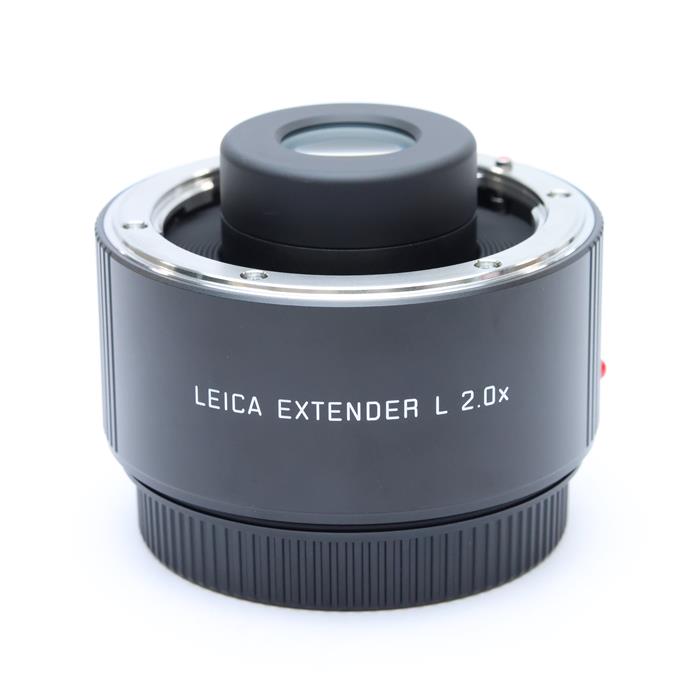 外観状態:美品 マップ保証期間:6ヶ月保証 付属品など:元箱・ポーチ【ココがポイント！】『ライカ エクステンダーL 2.0x』は、「ライカ バリオ・エルマリートSL70-200mm F2.8 ASPH.」と組み合わせれば、焦点距離を2倍に伸ばすことができます。コンパクトなサイズ感で、バッグなどに収納してもかさばることなくクリエイティブな表現の可能性を広げます。 ◎点検スタッフからのコメント【外観】装填部に僅かにスレが生じていますが、全体的に丁寧に使用されている中古品です。【機能面・操作】問題なく安心してお使いいただけます。※お求めの後2週間以内の初期不良はご返品可能です。#260223-n