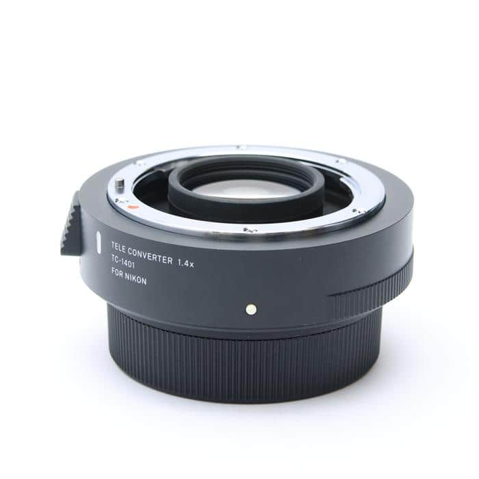 外観状態:美品 マップ保証期間:3ヶ月保証 付属品など:レンズフロントキャップ・レンズリアキャップ【ココがポイント！】SIGMAが新レンズライン用に新開発したテレコンバーターです。収差補正に優れたSLDレンズを採用して高画質を徹底追及するだけでなく、防塵防滴性も考慮した堅牢な作りは、プロユースの過酷な撮影にも対応できます。◎点検スタッフからのコメント【外観】マウント部にスレがございますが、全体的に丁寧に使用されている中古品です。【機能面・操作】問題なく安心してお使いいただけます。※お求めの後2週間以内の初期不良はご返品可能です。#251112-n