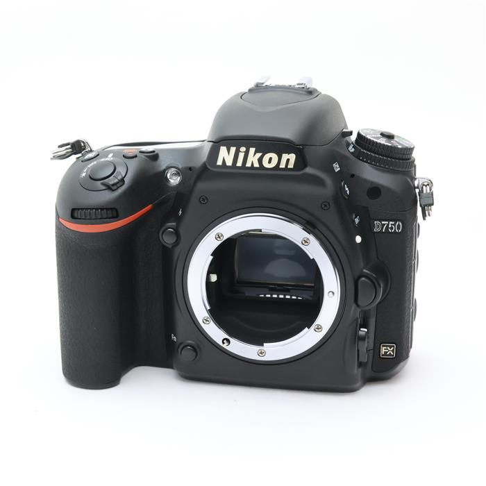 外観状態:並品 マップ保証期間:6ヶ月保証 付属品など:バッテリー・チャージャー【ココがポイント！】高品位画質とプロフェッショナルモデルに迫る本格仕様を、機動力の高い小型・軽量、薄型ボディーに凝縮したモデルです。ボディーを大幅に薄くしたことで深いグリップを実現し、抜群のホールド感を提供します。また、ニコンFXフォーマットモデルとして初めてチルト式液晶モニターとWi-Fi機能を採用しています。【お知らせ】本商品の一部の個体につき、太陽や高輝度の照明などの明るい光源が、撮影画面の上端付近に位置するシーンを撮影した際に、画像にフレアが不自然な形状で写り込む場合があるとメーカーより案内されています。また、本商品の一部の個体につき、シャッターが正常に動作せず、撮影画像にケラレが生じる場合があるとメーカーより案内されています。Map Cameraで販売している商品はこれらの不具合を対策済み、または不具合の対象外商品ですので、安心してお使いいただけます。◎点検スタッフからのコメント【おすすめ ポイント】専門の修理会社にて以下のメンテナンスを行いました。・オーバーホール修理会社のプロによる整備と各部点検を済ませた商品となりますので、安心してご使用いただける商品です。【外観】ボディ底部にスレキズ/塗装ハガレ/テカリがありますが、実用に適したお買い得な商品です。【機能面・操作】液晶パネル/上面表示パネル/接眼レンズに小キズがありますが、撮影には影響なく動作等良好な商品です。【その他】ファインダー内に小ホコリがあります。アイピース欠品です。※お求めの後2週間以内の初期不良はご返品可能です。#250108-n