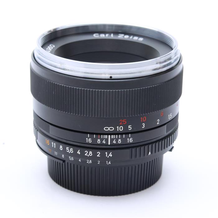 外観状態:良品 マップ保証期間:6ヶ月保証 付属品など:レンズフロントキャップ・レンズリアキャップ・レンズフード【ココがポイント！】■高精度で耐久力のあるメカニズムによる、なめらかなフォーカシング■フィルムカメラ、デジタルカメラ双方に対応■鮮明でヌケのよい画像をもたらす高度なフレアコントロール■最小限に抑えられたディストーション■偏りのない色再現のためのカラーマッチング■優れた光学設計と9枚羽根絞りによるボケ味の美しさ◎点検スタッフからのコメント【外観】ピントリング部に細かく操作キズあります。絞りリング部や付属のレンズフードに打痕キズ見受けられます。【機能面・操作】動作等は良好な商品です。※お求めの後2週間以内の初期不良はご返品可能です。#260309-n