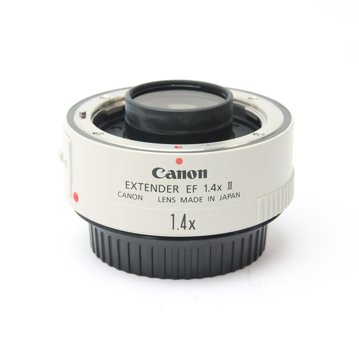 外観状態:良品 マップ保証期間:3ヶ月保証 付属品など:レンズフロントキャップ・レンズリアキャップ【ココがポイント！】1.優れた防塵・防滴性カメラ側マウント部にゴムリング、レンズ側マウント外周部に「EOS-1V」と同様の防塵・防滴構造、取り外しつまみの接合部にシーリング部材をそれぞれ採用することで水滴や粉塵の侵入を防ぎ、プロが使用する過酷な撮影条件にも耐えられる優れた防塵・防滴性を実現しています。2. 高い光学性能を実現“EF1.4×II”では、鏡筒内部の内面反射を低減させることでフレアやゴーストの発生を抑えました。これにより、従来機種以上の高画質化を達成しています。3. 豊富なEFレンズに装着可能従来機種と同様、これまでに発売された焦点距離135mm以上の単焦点Lレンズ18本、およびEF70-200mm F2.8L USM、EF70-200mm F4L USM、EF100-400mm F4.5-5.6L IS USMに装着することが可能です。◎点検スタッフからのコメント【外観】外装に若干の使用感・塗装はがれがありますが、全体的なコンディションは良好です。【機能面・操作】問題なくお使いいただけます。※お求めの後2週間以内の初期不良はご返品可能です。#260312-n