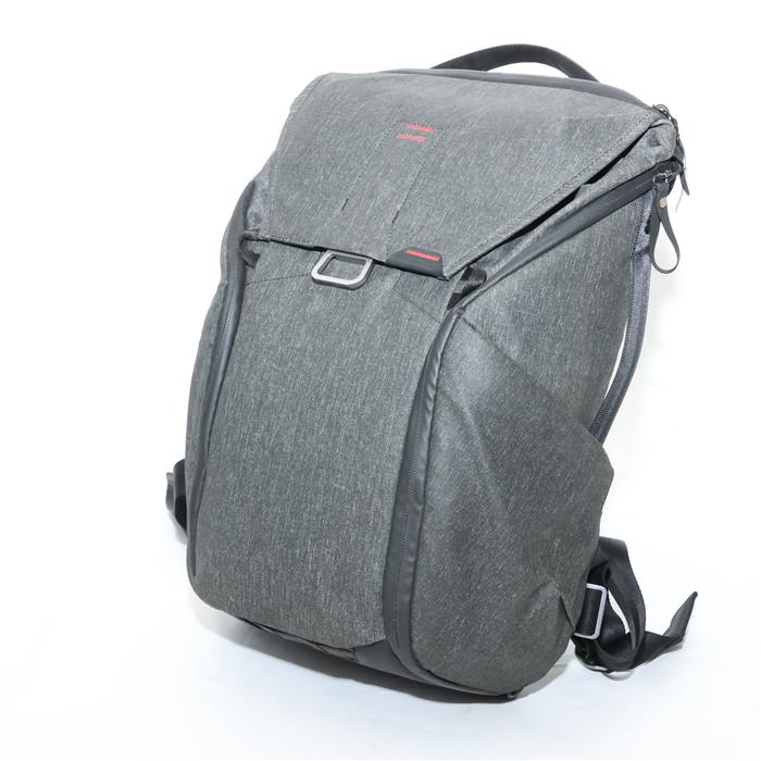 【中古】 《難有品》 peak design エブリデイバックパック 20L BB-20-BL-1 チャコール