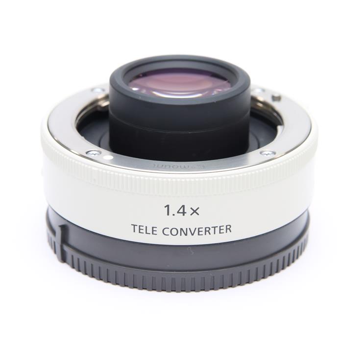外観状態:良品 マップ保証期間:6ヶ月保証 付属品など:フロントキャップ・リアキャップ・ケース【ココがポイント！】防塵防滴加工が施された、高性能1.4倍テレコンバーター。更なる望遠撮影が楽しめます。◎点検スタッフからのコメント【外観】スレ/使用感がありますが、丁寧に使用されている良好な商品です。【機能面・操作】動作良好です。安心してお使いいただけます。【その他】レンズ内にチリが混入していますが、目立つ量ではなく撮影には影響のない状態です。※お求めの後2週間以内の初期不良はご返品可能です。#260329-n
