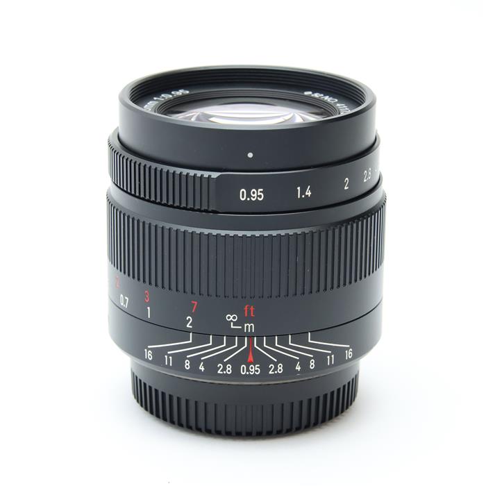 外観状態:良品 マップ保証期間:保証なし 付属品など:レンズフロントキャップ（社外品）・レンズリアキャップ【ココがポイント！】F0.95を誇る超大口径標準レンズです。滑らかで美しいボケ味、光量の少ない環境での手持ち撮影など、大口径を活かした撮影表現が可能です。小型ボディと相性の良い、コンパクトな外観も魅力です。◎点検スタッフからのコメント【外観】スレキズありますが、コンディション良好な商品です。【機能面・操作】各部動作は良好で安心してご使用いただけます。【その他】レンズ内にチリありますが、撮影に影響ございません。※お求めの後2週間以内の初期不良はご返品可能です。#260228-n