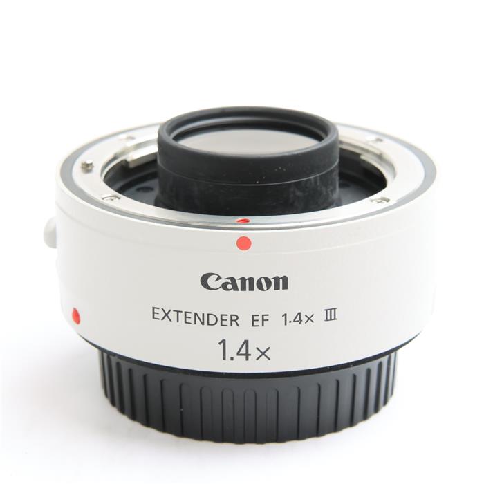 外観状態:良品 マップ保証期間:6ヶ月保証 付属品など:フロントキャップ・リアキャップ・ポーチ【ココがポイント！】レンズの焦点距離を1.4倍に伸ばす高性能エクステンダー。装着時の有効F値の低下は1絞り分。新規光学設計により一層の高画質化と、新超望遠レンズとの組み合わせでAFの高精度化を実現しています。◎点検スタッフからのコメント【外観】マウントにキズ・マウント防滴ゴムに僅かに欠けが見られますが、実用向けにおすすめの商品です。【機能面・操作】安心してご使用いただける動作良好な商品です。※お求めの後2週間以内の初期不良はご返品可能です。#250819-n