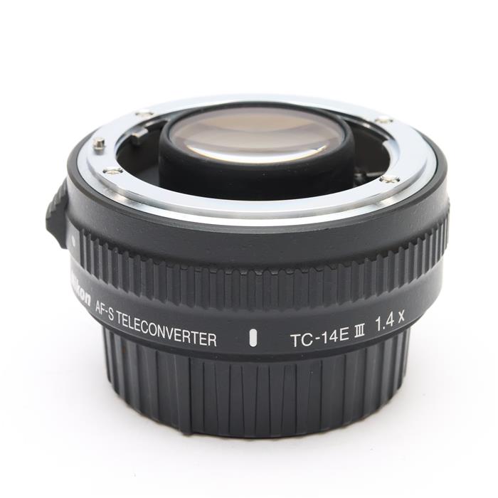 外観状態:美品 マップ保証期間:6ヶ月保証 付属品など:元箱・取扱説明書・レンズフロントキャップ・レンズリアキャップ【ココがポイント！】主レンズの焦点距離を1.4倍にするテレコンバーターです。最新の光学設計により、主レンズの光学性能を最大限に引き出します。耐久性が高く、撥水・撥油性に優れるニコン独自のフッ素コートをNIKKORとして、初めて採用しています。◎点検スタッフからのコメント【外観】鏡筒に僅かな使用感はありますが、全体的に丁寧に使用されている中古品です。【機能面・操作】動作良好で、安心してお使いいただけます。※お求めの後2週間以内の初期不良はご返品可能です。#260327-n