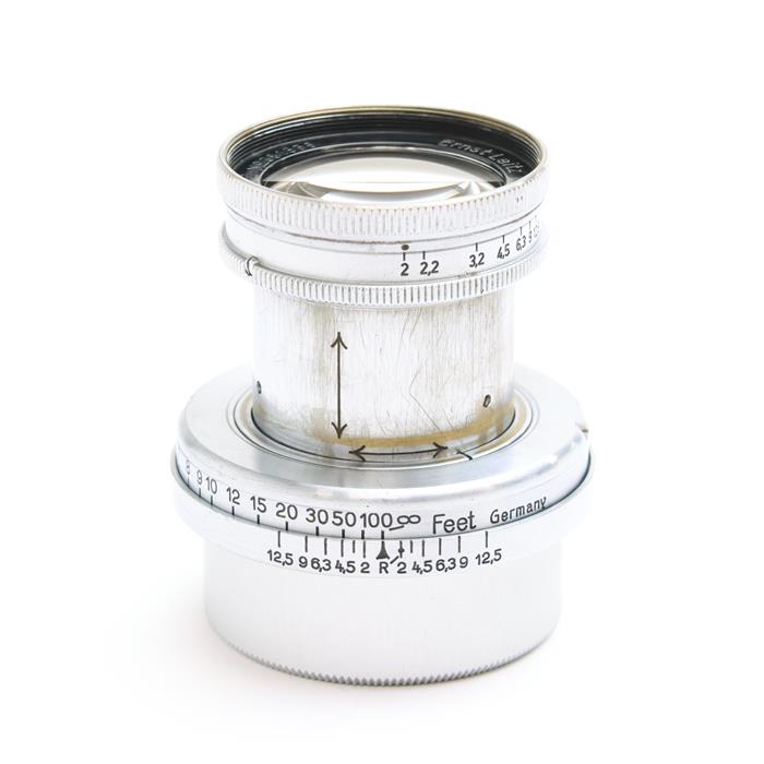 外観状態:良品 マップ保証期間:6ヶ月保証 付属品など:レンズフロントキャップ(社外品)・レンズリアキャップ（社外品）【ココがポイント！】1933年から1940年にかけて製造された大口径レンズです。レンズ構成により開放でフレアや滲みが発生し、加えて前玉のガラスが柔らかいため、経年変化によるヘアラインで盛大なフレアを発生させる、光に包まれたような甘い描写が特徴です。合焦点は繊細でしっかりしています。◎点検スタッフからのコメント【おすすめ ポイント】専門の修理業者にて以下のメンテナンスを行いました。・レンズ内クリーニング・絞り羽根清掃・ピントリング/絞りリング作動調整・各部点検プロによる整備と各部点検を済ませた商品となりますので、安心してご使用いただける商品です。【外観】経年相応のスレキズ・塗装剥がれなどの使用感がありますが、全体的なコンディションは良好です。【機能面・操作】各部動作良好です。快適にお使い頂けます。【その他】レンズ内に気泡・シミ痕のようなものがありますが、撮影に影響はありません。パープル系の淡いコーティングが施されています。※お求めの後2週間以内の初期不良はご返品可能です。#260302-n