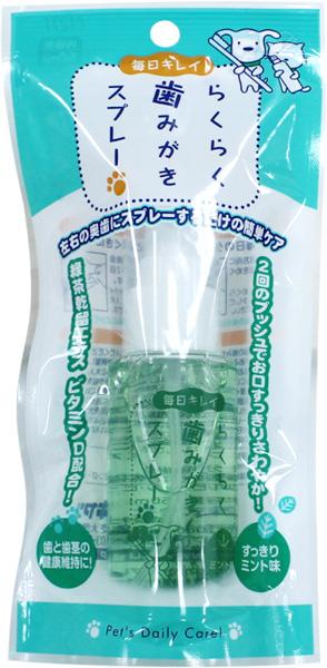 左右の奥に1〜2プッシュするだけの簡単ケア。甘めのすっきりミント味でお口すっきりさわやか。ストレート噴射タイプでお口にスプレーしやすい。らくらく歯みがきブラシにつけて使うと汚れ落としが効果的です。左右の奥に1〜2プッシュするだけの簡単ケア。甘めのすっきりミント味でお口すっきりさわやか。ストレート噴射タイプでお口にスプレーしやすい。らくらく歯みがきブラシにつけて使うと汚れ落としが効果的です。【商品サイズ】 W34×D34×H113 【完成サイズ】 W90×D34×H180 【素材】 精製水・緑茶乾留エキス・ソルビトール・ビタミンD・香料 【原産国または製造地】 日本 【諸注意】 本品を犬猫の歯みがき以外の用途・目的には使用しないでください