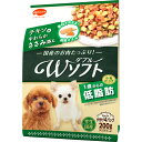 ・国産のお肉たっぷり半生粒にやわらかなささみチップをトッピングした贅沢メニュー。・3つの異なる食感、味、形状で愛犬の『食べたい！』を刺激。・低脂肪タイプなのでおいしく食べて、ココロもカラダもヘルシーに大満足！・美味を求める愛犬も納得の素材入りタイプ。・50g×4パックの小分け。・成犬用総合栄養食【原材料】肉類(国産鶏ササミ、国産鶏肉、牛肉)、穀類(小麦粉、小麦グルテン)、大豆タンパク、馬鈴薯でん粉、糖類(グラニュー糖、オリゴ糖)、フィッシュエキスパウダー、動物性油脂、バターミルクパウダー、チーズフィリング、野菜類(キャベツ、ホウレンソウ)、セレン酵母、プロピレングリコール、ミネラル類(カルシウム、リン、ナトリウム、クロライド、鉄、銅、マンガン、亜鉛、ヨウ素、コバルト)、ソルビトール、増粘安定剤(加工でん粉)、保存料(ソルビン酸カリウム、デヒドロ酢酸ナトリウム)、メタリン酸ナトリウム、グリセリン、ビタミン類(A、B2、B12、D、E、パントテン酸、コリン)、ポリリン酸ナトリウム、香料、酸化防止剤(エリソルビン酸ナトリウム、ビタミンC)、着色料(β-カロテン、二酸化チタン、食用赤色106号、食用黄色4号、食用黄色5号、食用青色1号)、発色剤(亜硝酸ナトリウム)、グルコサミン、コンドロイチン【保証成分】たんぱく質15.5％以上、脂質3.5％以上、粗繊維4.0％以下、灰分6.0％以下、水分40.0％以下、カルシウム0.6％以上、リン0.5％以上、リノール酸0.7％以上【エネルギー】215kcal/100g【メーカー名】日本ペットフード株式会社【原産国または製造地】日本