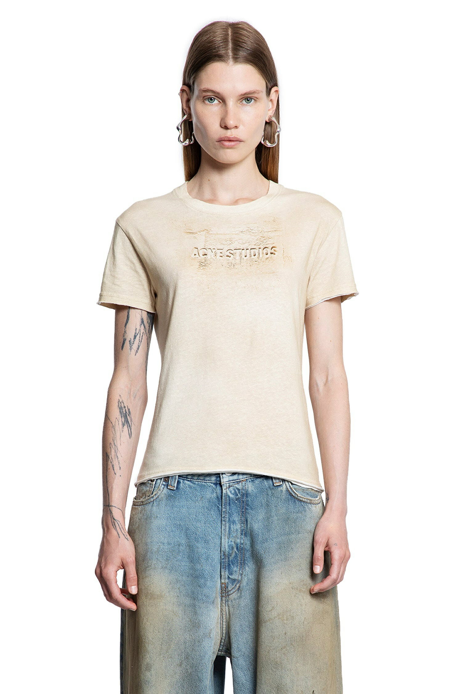 アクネスタジオ　Tシャツのロゴアニメーション