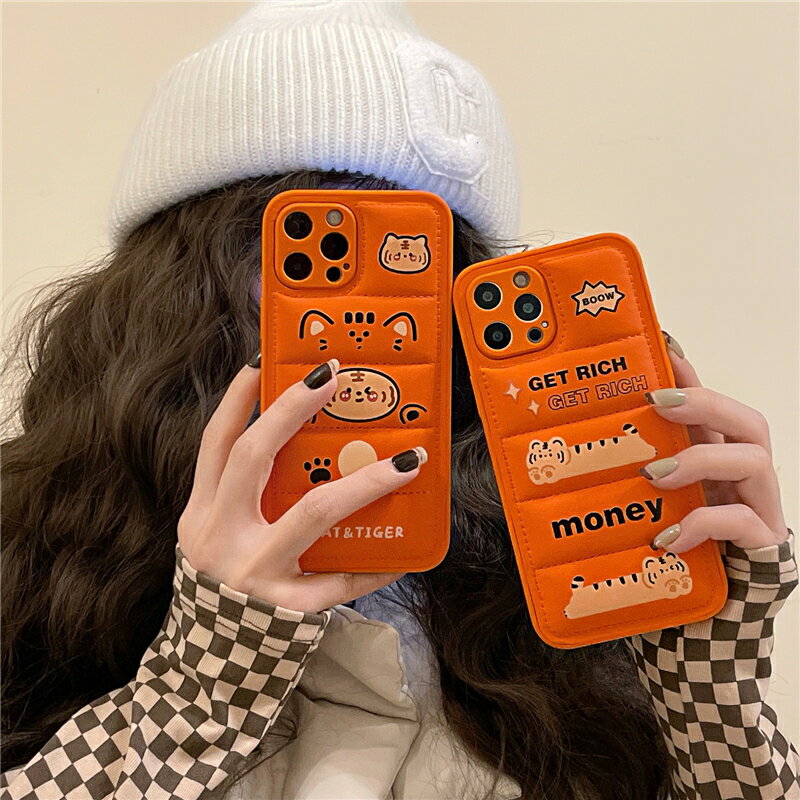 送料無料 iPhone13 ケース カップル couple ダウンジャケットタイプ 寅 tiger タイガー 虎 トラ とら money get richオレンジ orange 高級感 レンズカバー アイフォン11 12 iPhone 12promax XSMax Pro 13promax XS X XR 13Pro スマホケース カバー 耐衝撃 楽天海外通販