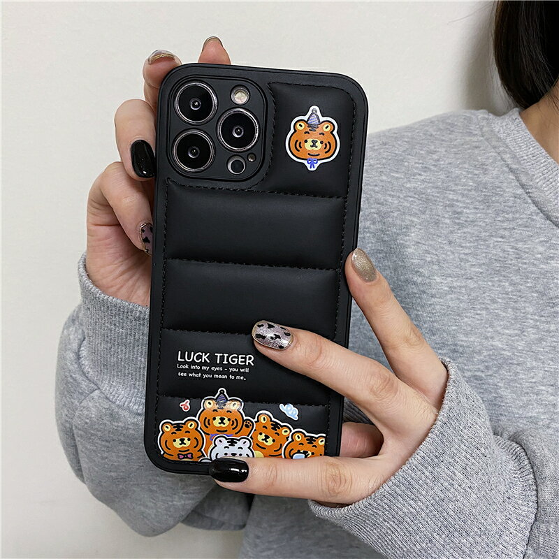 送料無料 iPhone13 ケース カップル couple ダウンジャケットタイプ 寅 tiger タイガー 虎 トラ とら オレンジ orange ブラック luck 高級感 レンズカバー アイフォン11 12 iPhone 12promax XSMax Pro 13promax XS X XR 13Proスマホケース カバー 耐衝撃 楽天海外通販