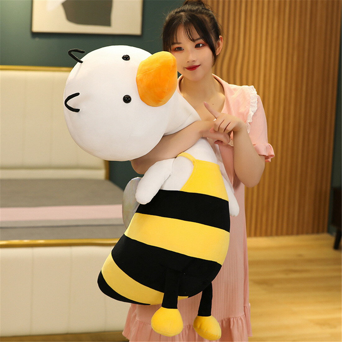 送料無料 ぬいぐるみ 抱き枕 bee 蜂 動物 子供 おもちゃ 動物 クッション ソファ インテリア お祝い お誕生日 彼女に プレゼント ギフト 心地いい 癒しグッズ ふわふわ 面白い 彼女に ふわふわで癒される 楽天海外通販 3