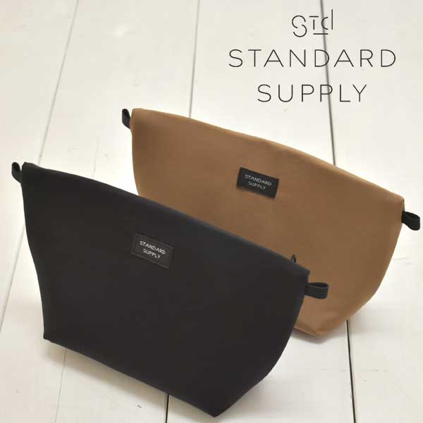 タイプ STANDARD SUPPLY ポーチ,スタンダードサプライ ポーチ,STANDARD SUPPLY バッグ,コットン ナイロン バッグインバッグ,メンズ レディース ,シンプル ,made in japan,日本製 ●STANDARD SUPPLY(スタンダードサプライ)● STANDARD SUPPLY（スタンダードサプライ）について。 僕らが日々、本当に必要とするモノとは？使う人のコトをイメージし、ただシンプルに本質を見極める。そこから生まれたモノは使う人によってまた育てられていく。より多くの気持ちをより少ないデザインで。STANDARD SUPPLYは余白美を感じさせるクリーンなデザインで長く愛されるプロダクツを目指します。 STANDARD SUPPLY （スタンダードサプライ）よりポーチの登場です。 こちらは、“日々の生活で必要なものをシンプルかつ機能的に”をコンセプトにした SIMPLICITY(シンプルシティ)シリーズ。 本体にはアウトドアウエアなどにも使われている、綿60%、ナイロン40%の生地を使用しています。 軽さと耐久性を兼ね備えており、裏側にはアクリルコーティング加工を施しているため撥水性もあります。 また、ファスナーには滑りを良くする為に作り上げた高級ファスナーとされる、YKKのエクセラを使用。 そして、トップの持ち手部分には、野球のグローブで使用されるグローブレザーの牛革を使用したシンプル 且つ上質な作りが幅広い年齢層に対応します。 コロンとしたフォルムが特徴的な舟形ポーチ。 こちらのMサイズはガジェット系の小物類や化粧ポーチにおすすめな大きさです。 全面には外からの衝撃を吸収するクッション材が入っていて、裏地には物が傷つきにくい マイクロファイバークロスになっているので、充電器やコード類なども安心して持ち運ぶことが可能。 旅行時のアクセサリー入れとしてもおすすめです。他にも、入れる物を整理できるクッション材入りの 仕切りや、ファスナーが引きやすい両側のテープがついていたりと、使う人のことを考えたSTANDARD SUPPLYらしいデザインです。 男性、女性共にお使い頂けます。 Color : 01.black　,　02.mocha Size : one Material : 本体生地：コットン 60% ・ナイロン 40％　裏加工：アクリルコーティング　部分使い：牛革 made in japan サイズ 横幅 高さ マチ M 15.0cm 14.0cm 8.0cm サイズについて多少の誤差は容赦下さいSTANDARD SUPPLY【スタンダードサプライ】シンプルシティ パテッド ポーチ M SIMPLICITY / PADDED POUCH M STANDARD SUPPLY（スタンダードサプライ） STANDARD SUPPLY （スタンダードサプライ）について。 僕らが日々、本当に必要とするモノとは？使う人のコトをイメージし、ただシンプルに本質を見極める。 そこから生まれたモノは使う人によってまた育てられていく。より多くの気持ちをより少ないデザインで。 STANDARD SUPPLYは余白美を感じさせるクリーンなデザインで 長く愛されるプロダクツを目指します。 STANDARD SUPPLY （スタンダードサプライ）よりポーチの登場です。 こちらは、“日々の生活で必要なものをシンプルかつ機能的に”をコンセプトにした SIMPLICITY(シンプルシティ)シリーズ。 本体にはアウトドアウエアなどにも使われている、綿60%、ナイロン40%の生地を使用しています。 軽さと耐久性を兼ね備えており、裏側にはアクリルコーティング加工を施しているため撥水性もあります。 また、ファスナーには滑りを良くする為に作り上げた高級ファスナーとされる、YKKのエクセラを使用。 そして、トップの持ち手部分には、野球のグローブで使用されるグローブレザーの牛革を使用したシンプル 且つ上質な作りが幅広い年齢層に対応します。 コロンとしたフォルムが特徴的な舟形ポーチ。 こちらのMサイズはガジェット系の小物類や化粧ポーチにおすすめな大きさです。 全面には外からの衝撃を吸収するクッション材が入っていて、裏地には物が傷つきにくい マイクロファイバークロスになっているので、充電器やコード類なども安心して持ち運ぶことが可能。 旅行時のアクセサリー入れとしてもおすすめです。他にも、入れる物を整理できるクッション材入りの 仕切りや、ファスナーが引きやすい両側のテープがついていたりと、使う人のことを考えたSTANDARD SUPPLYらしいデザインです。 男性、女性共にお使い頂けます。 Color : 01.black　,　02.mocha Size : M Material : 本体生地：コットン 60% ・ナイロン 40％　裏加工：アクリルコーティング　部分使い：牛革 made in japan サイズ 横幅 高さ マチ M 15.0cm 14.0cm 8.0cm サイズについて多少の誤差は容赦下さい ■01.black ■02.mocha