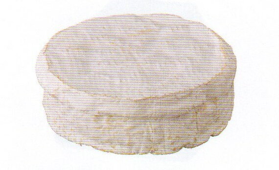 生産国：フランス産フロマージュ 産地：ノルマンディー タイプ：ソフト（白カビ） 重量：約250g 自然豊かなノルマンディー産カマンベール。 良質な草を食べて育った牛の乳から作られます。 白カビに包まれ、中身はクリーム状、 くせが無く、まろやかな口あたりのフランスを代表するチーズです。 チーズは季節により輸入元、購入場所が変わることがございます。 商品は予告無く終了する場合がございます。　
