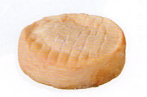 生産国：フランス産フロマージュ 産地：ブルゴーニュ タイプ：ウオッシュチーズ 重量：約250g 修道士によって作られたのが起源とされ、のちに著名な美食家・ブリア・サヴァランがエポワスの名を高めました。 熟成中は塩水、仕上げはマール酒洗われます。 つやのあるオレンジ色の皮、クリーミーな中身で強い香りです。 チーズは季節により輸入元、購入場所が変わることがございます。入荷の無い場合もございます。ご了承ください。パリ『ランジス中央市場』 　 　＝国益を考えて設立された半官半民会社＝ 　ランジスは卸売り市場です。 ランジス市場の売り手は、生産者（イル・ド・フランス地域の園芸農家、野菜栽培業者）、または卸売り業者です。 　買い手は、小売業者、レストラン経営者、イル・ド・フランス地域の諸団体、および地方や外国の卸売り業者です。 　ランジス市場で買い物をするためには、従事している職業を証明するために配布されるバイヤー・カードを所有していなければなりません。 ボンスレ市場 選り抜きの小規模チーズ生産者から集められたアレオス社のチーズは、パリのポンスレ市場にある店の地下貯蔵庫の中で熟成されます。　 アレオス社のチーズは現在フランス国内はもとより、世界中の高級ホテルや有名レストランで供されています。 チーズはすぐにお使いいただけるよう完熟した状態でお届けします。