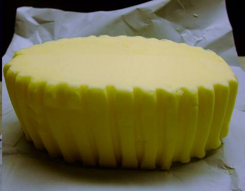 【楽天市場】フランス　ノルマンディー産　イズニー（Isigni）　AOP　無塩バター　250ｇ ＊形が楕円形になりました：輸入食材マルシェ