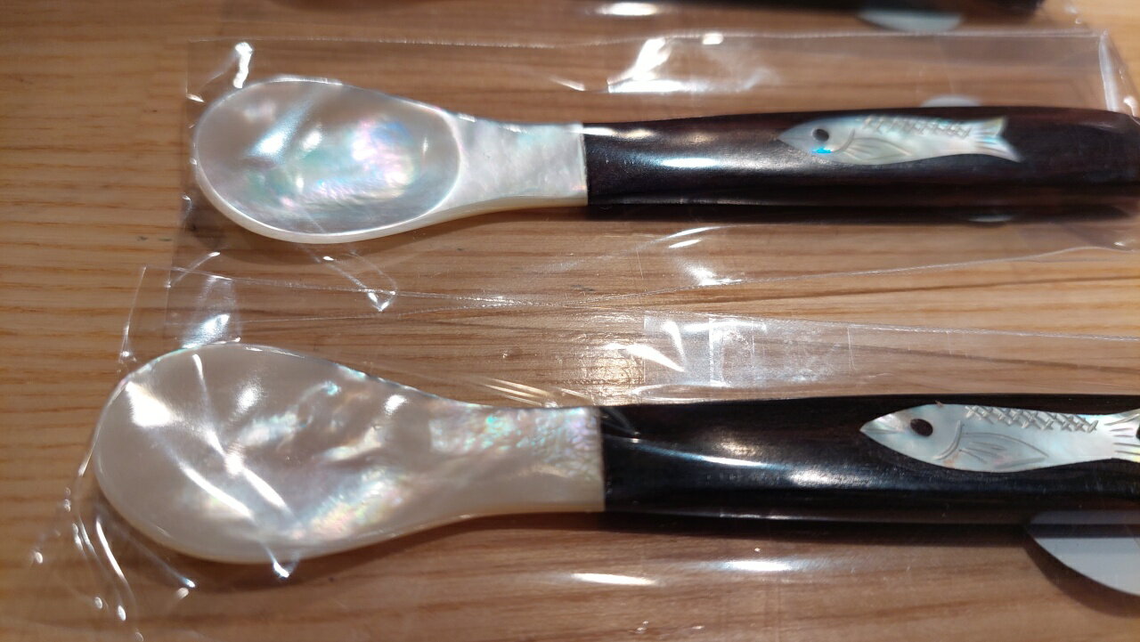 フランス産　キャビアスプーン　パールシェル＆ウッドハンドル　11.5cm　　1本のサムネイル