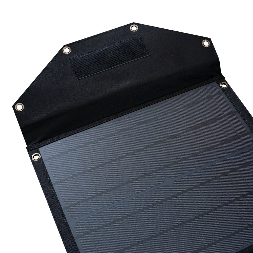 折りたたみソーラーパネル【80W】ケーブル・コネクタセット付 単結晶シリコン太陽電池使用 コンパクト 持ち運び 持ち運びに便利な折りたたみソーラーパネル。 USBポートとDCポートを搭載し、スマホやタブレットはもちろんノートパソコン、ポータブル電源等への充電が可能。低光量の屋外環境で発電でき、キャンプといったアウトドアシーンの他、防災グッズとして災害時の非常用電源としてもおすすめです。 単結晶シリコン太陽電池使用。 2