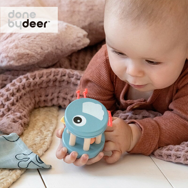 Done by Deer ベルラトル 出産祝い ベビー 人気 デンマーク ブランド ダンバイディア おしゃれ かわいい 北欧 赤ちゃん グッズ ギフト ベビー用品 ベビーグッズ 誕生日 贈り物 プレゼント 女の子 男の子 ラリー ラトル ガラガラ 木のおもちゃ