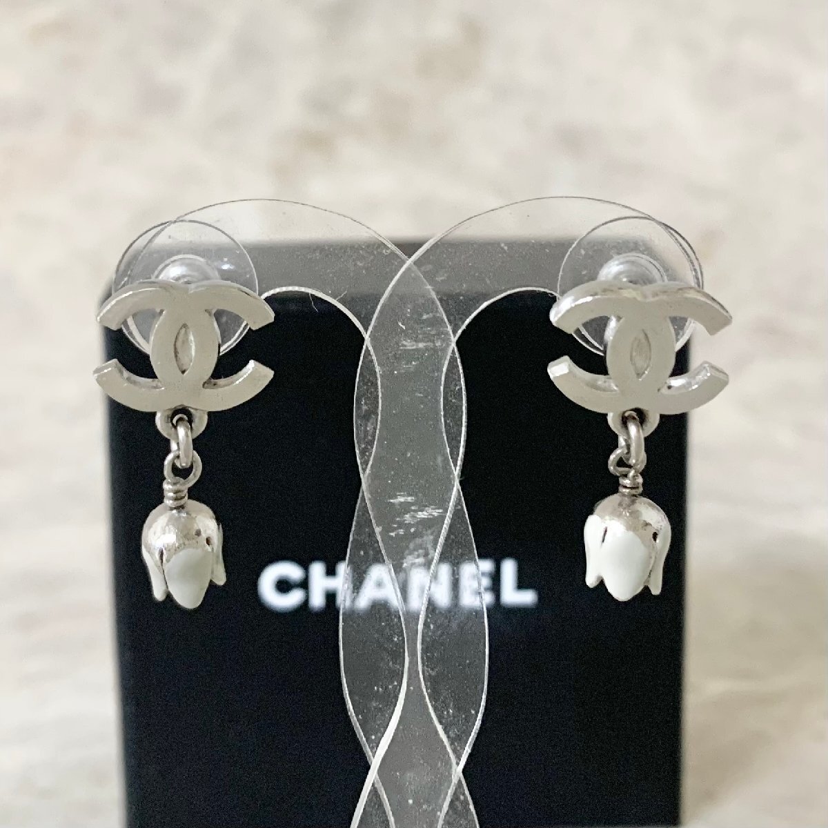 【花のつぼみモチーフ♪】CHANEL ピアス ロゴ パール 楽天市場】シャネル フラワー ピアス パールの通販