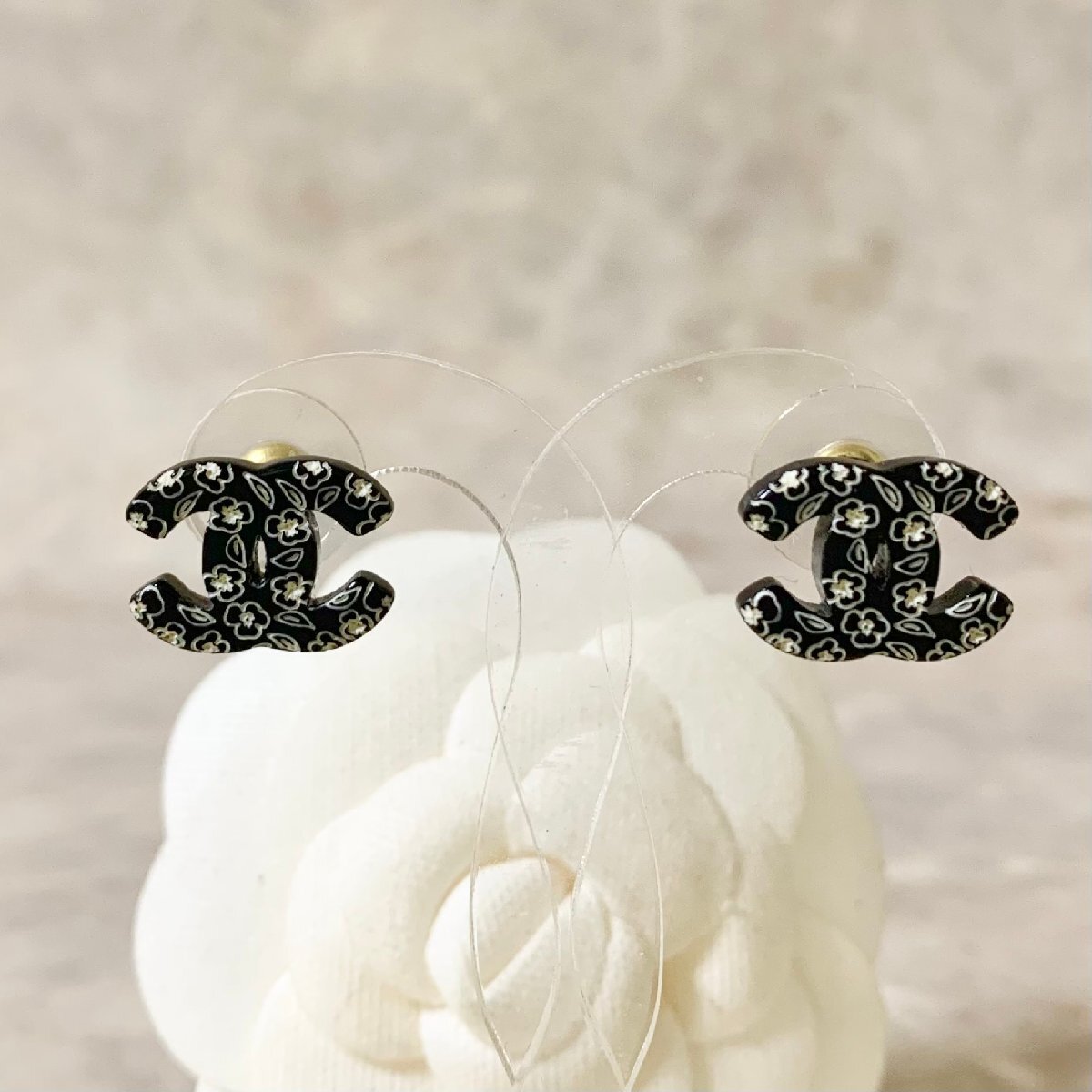 【モノクロクローバー×ロゴが可愛い♡】CHANEL ピアス 楽天市場】chanel クローバー(ピアス|レディースジュエリー