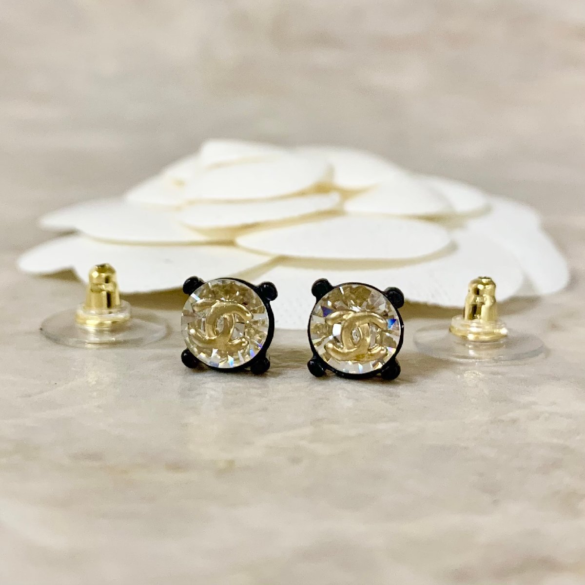 【キラッと☆可愛い一粒の雫】CHANEL クリスタル×CCロゴ ピアス 楽天市場】クリスタル(ブランドシャネル)(ピアス|レディース