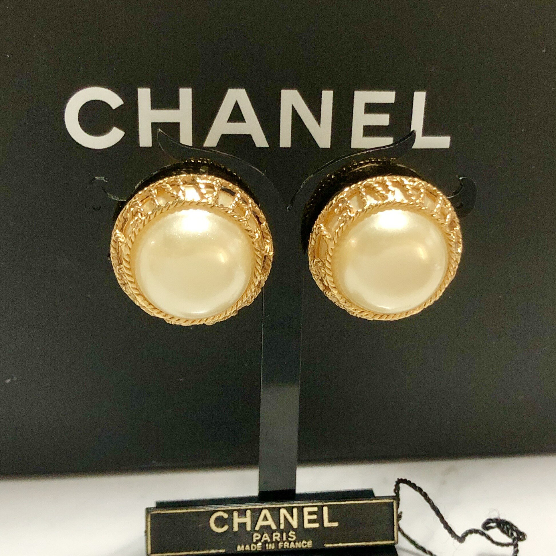 CHANEL シャネル イヤリング パール 真珠 アルファベット サークル 透かし チェーン 丸 ゴールド 金 ロゴ ヴィンテージ 【中古】