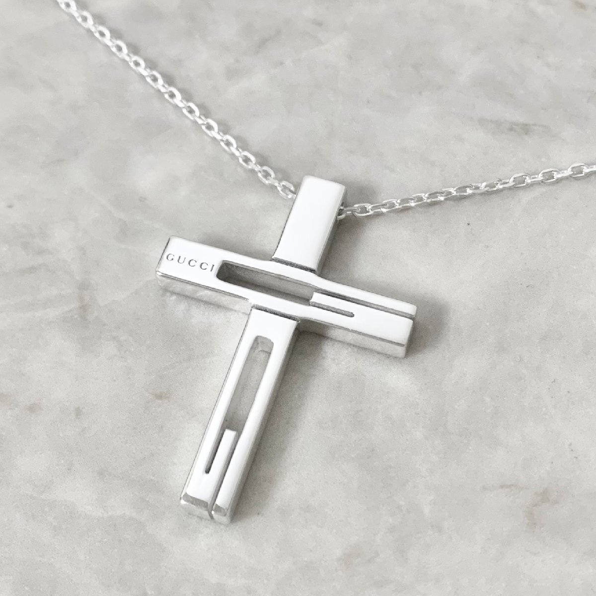GUCCI グッチ ネックレス カットアウト メンズ クロス 十字架 シルバー G ロゴ 銀 【中古】
