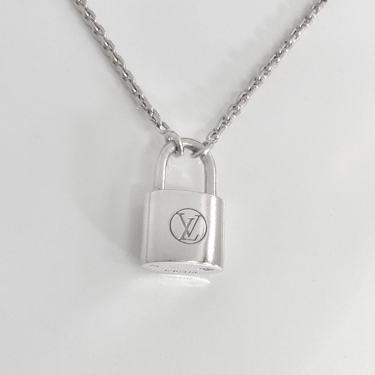 ⭐️ ブランLOUIS VUITTON シルバー ロックペンダントネックレス LOUIS VUITTON】シルバー ロックイット のペンダント☆ギフト