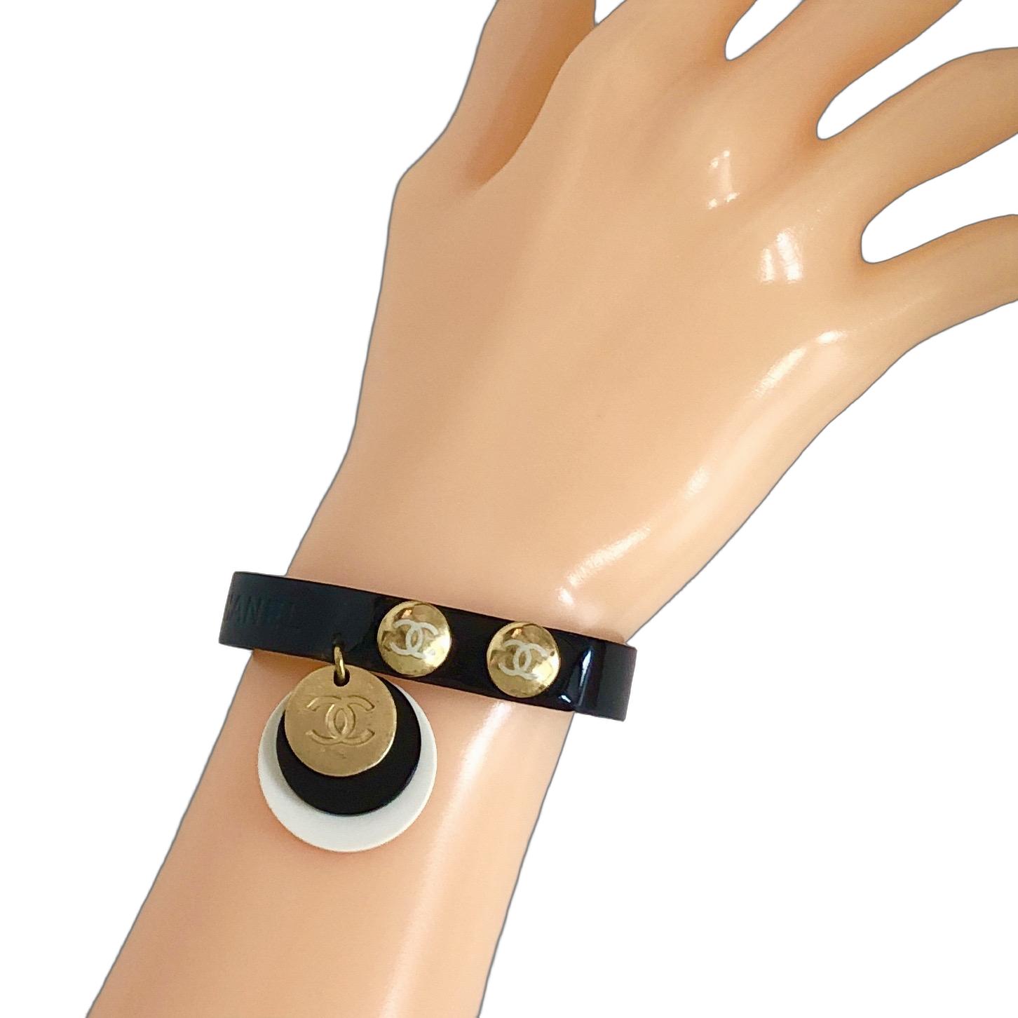 CHANEL シャネル ブレスレット ココマーク ボタン エナメル パテントレザー 革 ブラック トリプル ゴー..