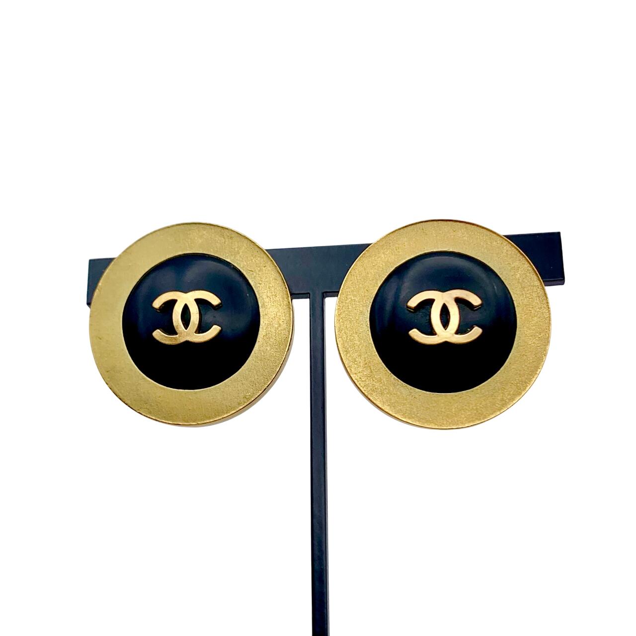 CHANEL シャネル イヤリング 94P ココマーク 大ぶり デカ ブラック 黒 ゴールド 丸 ロゴ 金 【中古】