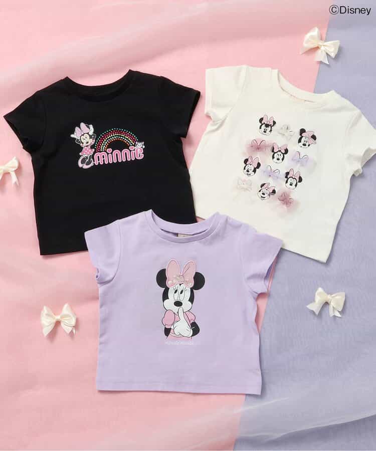 apres les cours 「ミニーちゃん」が主役のTシャツが登場♡ フレンチスリーブで女の子らしい雰囲気に。 レインボーのラインストーンが00年代風なブラック、 たくさんの「ミニーちゃん」とチュールのリボンが乙女心をくすぐるアイボリー、 スパンコールやビーズがしゃかしゃか動くリボンが存在感大！なラベンダー 個性豊かな3色展開♪ カラーによって違った雰囲気を楽しめるので、色違いでそろえるのもオススメです◎ 素材 天竺 アイボリー 本体：綿100% 衿ぐり部分：綿95% ポリウレタン5% リボン：ナイロン100% ブラック・ラベンダー 本体：綿100% 衿ぐり部分：綿95% ポリウレタン5% 中国製 メーカー希望小売価格はメーカー商品タグに基づいて掲載しています ---------------------------------------- 【配送につきまして】 メール便で発送します。 遅延・紛失・破損 の補償が ございませんのでご了承ください。 ◆メール便はポストに入らない場合や表札と異なるお名前、 　居住登録のないお名前の場合は投函せず返送と 　なりますのでご注意ください。 通常の宅配便での発送をご希望の場合は 備考欄に【宅配便希望】とご記入ください。 楽天市場からの自動配信メールには送料無料と なっておりますが、当店にて通常送料加算いたします。 　他の商品との同梱することは出来ません。 　他の商品と同梱の場合は通常送料がかかります。 　ご注文時には送料無料となっておりますが 　宅配便送料となります。 　送料加算のご連絡をさせていただきます。 　ご了承後発送させていただきます。 ※メール・お電話のご連絡が取れません場合は 　発送できません。 送料について不安な方はメールにて お問合わせください。 商品の発送後に発送方法の変更は出来ませんので ご了承ください。 【ラッピング包装不可】 ※実際の商品の色とパソコンのモニター画面上では 　多少色味が異なって見える場合があります。 　ご了承ください。 ----------------------------------------　