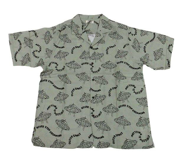 親子でおそろいコーデが楽しめます！ こちら→80cm～140cm 総柄プリントなので商品により柄の出方が異なります。 素材 レーヨン55％・綿45％ サイズ：着丈73.5cm,身幅122cm,背肩幅51cm,袖丈27.5cm 中国製 フィクスラボ MAKE　YOUR　DAY メイクユアデイ メーカー希望小売価格はメーカー商品タグに基づいて掲載しています ---------------------------------------- 【メール便発送のご希望の場合※ポスト投函】 メール便発送の場合、日時指定できません。 〇月〇日〇時までに届けてください等のご希望には お応えできませんのでご了承ください。 また遅延・紛失・破損 の補償がございません。 ◆メール便はポストに入らない場合や表札と異なるお名前、 　居住登録のないお名前の場合は投函せず返送と 　なりますのでご注意ください。 ※個数やメール便発送可能な他の商品と同梱の場合は 　1通にできない場合もございます。 ※ご注文時に配送方法をお選びください。 【ラッピング包装不可】 ※実際の商品の色とパソコンのモニター画面上では 　多少色味が異なって見える場合があります。 　ご了承ください。 ----------------------------------------　