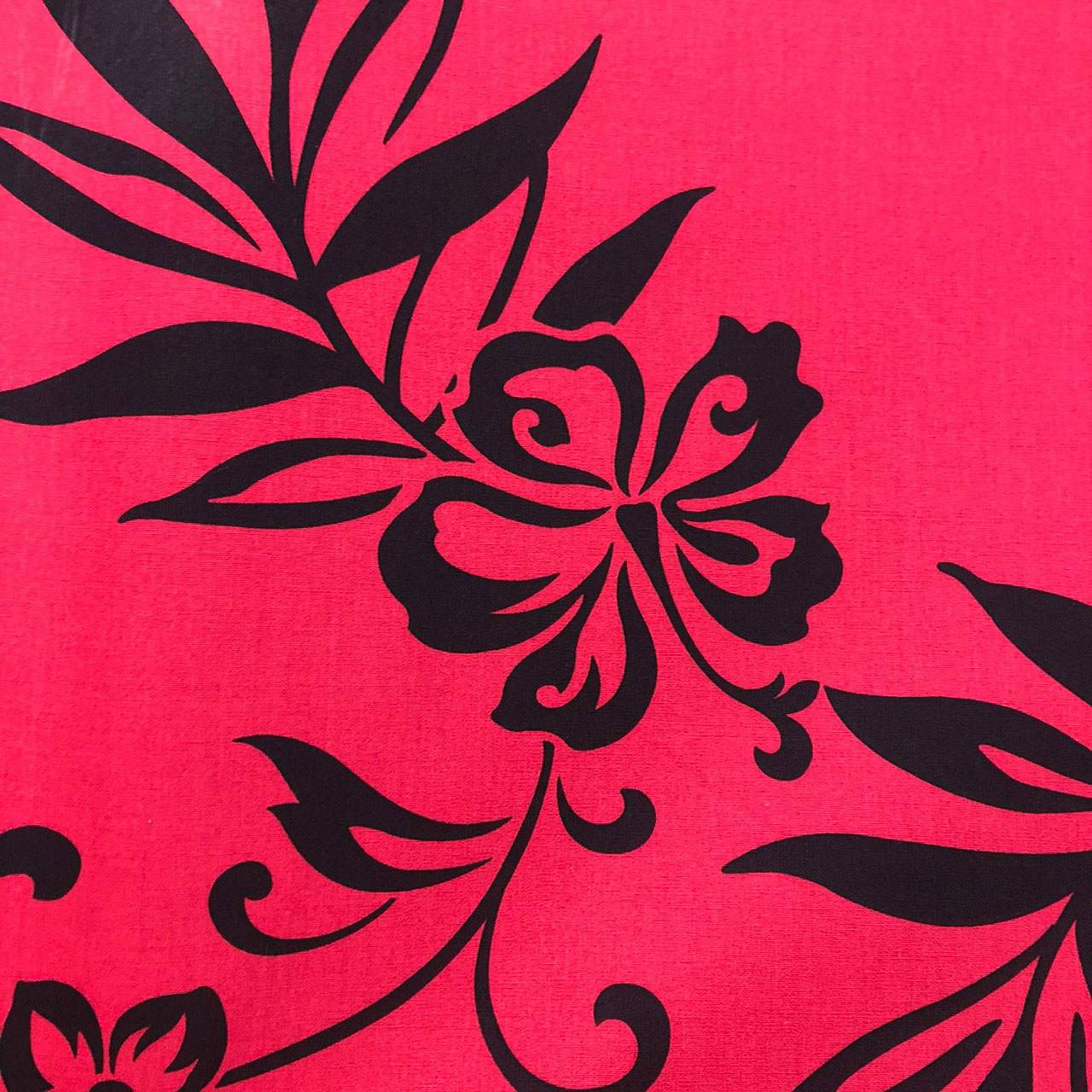 【ブラックフライデー 全商品 P最大25倍】 ハワイアン生地 ワインレッド ブラック ハイビスカス 柄 コットン 100％ 綿 布 パウスカート生地 フラ衣装 カーテン生地 ベットカバー生地 赤 朱 黒 ブラック 花 植物 フラワー 植物 おしゃれ 裁縫 手芸 ぬの きじ おすすめ