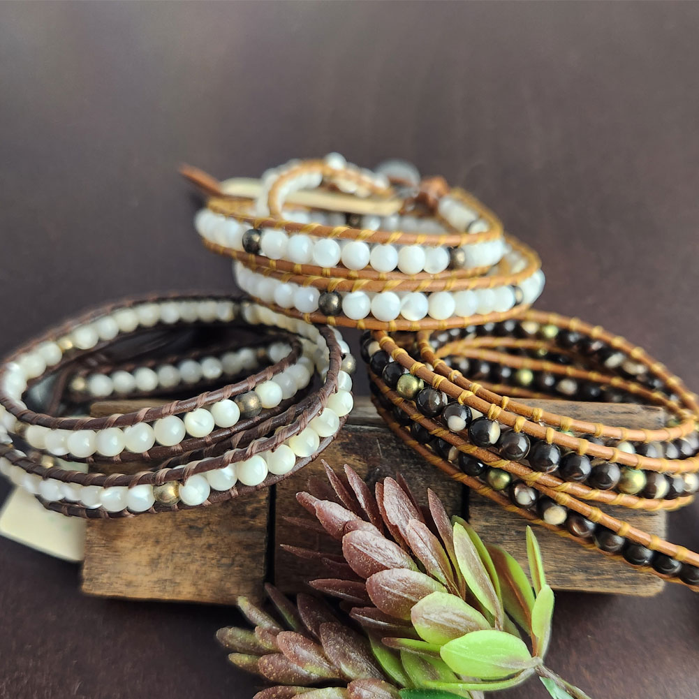 【30日 全商品 ポイント 2倍】 AQUA アクア ラップブレス 3連 マザーオブパール 4mm玉 3カラー アクセサリー レディース クリスマス ギフト 誕...