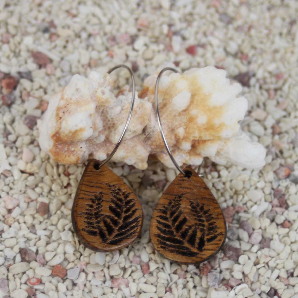 【30日 全商品 ポイント 2倍】 ハワイアンジュエリー コアウッド ピアス コアティアドロップ シダ hawaiian jewelry ギフト プレゼント 誕...