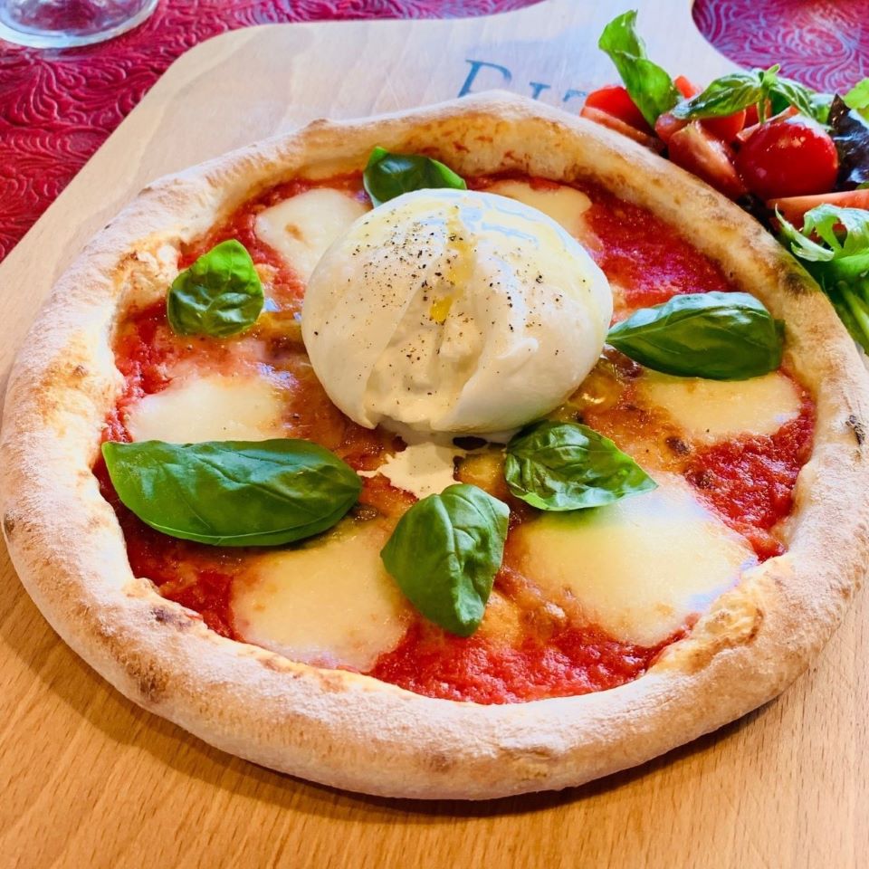 まるごと 生 モッツァレラ の ブッラータ マルゲリータ《 マリノ ピザ イタリア チーズ 冷凍 pizza ピッツァ 冷凍ピザ ごちそう 贅沢 惣菜 前菜 アンティパスト カプレーゼ ホームパーティー 美味しい 誕生日 記念日 お酒 おつまみ 》のサムネイル