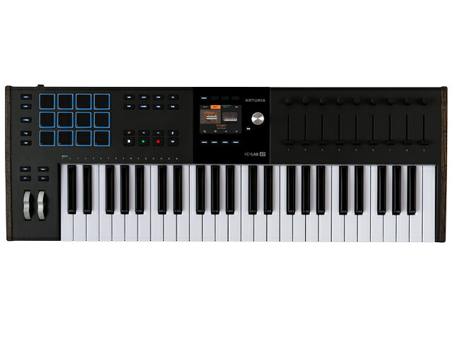 ■店舗在庫あります！即納可能!!■ 卓抜したコントローラー・キーボード KeyLab mk3 は、コンピュータの拡張だけではなく、あなた自身のイメージの拡張を提供します。 プロフェッショナルで人間中心のデザインの KeyLab mk3 は、あらゆる機能を備えた MIDI コントローラーの利点を組み合わせ、どんなセットアップにも完璧にフィットし、あなたが想像する音楽のきっかけを も生み出すでしょう。 ゼロから再設計された KeyLab mk3 は、新しいクリエイティブな機能とユーザー・コントロールとともに強化されたキーベッドにより、前モデルの卓抜性を新たな高みへと導きます。スタジオでもステージで も、ハードウェアやソフトウェアとシームレスに統合できるように設計されたこのコントローラーは、長持ちし、こだわりの強いキーボーディスト、作曲家、プロデューサーのニーズを満たすように作られてい ます。主要な DAW との統合、パフォーマンス機能や堅牢なデザインまで、KeyLab mk3 は、プレミアム・コントローラー・キーボードの新しいリファレンスとなるためのすべてを備えています。 _KeyLab mk3 の新機能 強化された鍵盤 - 鍵盤のバランス、ウェイト、スプリングのテンションを全面的に見直し、シンセやピアノ・サウンドをよりコントロールしやすくなりました。 ビジュアル・インターフェース - 480x320px のスクリーンで設定、パラメーター、カスタムマッピングをフルコントロール 8 つのコンテクストボタンでコントロール可能。 クリエイティブな機能 - 新しいスケール、アルペジエーター、コード・モードなど、刺激的なクリエイティブ・ツールで表現をさらに広げましょう。 パッド機能 - フィンガー・ドラム、クリップ・ランチング、限りないマッピングの可能性のために、12 個のパッドからなる合計 4 つのパッド・バンクを利用できるようになりました。 タッチセンサー式ポテンショメーターとフェーダー 9 つの 360°ロータリー・ポテンショメーターと 9 つのフェーダーで、より高度なコントロールが可能。 ソフトウェア・バンドル - 以下のプロ仕様のソフトウェアが付属します。 Analog Lab Pro、Mini V、PianoV、Augmented Strings、Rev PLATE-140、Ableton Live Lite、NI The Gentleman、Loopcloud & Melodics _主なセールス・ポイント 深い統合性 DAW とこれほど高度な連携を実現したコントローラー・キーボードは他にありません。KeyLab mk3 は MCU と HUI のプロトコルを使用できるだけでなく、私たちのスマート・マッピング・テクノロジーは現在、主要な DAW と双方向通信を使用し、スクリーン上にコンテクスト情報を表示することができます。KeyLab mk3 は Arturia ソフトウェアとのシームレスな統合や高度なユーザー・プログラムと相まって、ミュージシャンやプロデューサーのシビヤな要求にも答えられる必須のツールとなっています。 優れた演奏性とデザイン KeyLab mk3 は、優れたデザインに高品質な木材とアルミニウムの部品を組み合わせています。 強化されたキーボードと堅牢な構造は、プロユースの要求に応える信頼性と耐久性を保証します。 クリエイティブなコントロール KeyLab mk3 は、ハイクオリティなコントロールに加え、フルカラーディスプレイにより、カスタマイズが可能で、ナビゲートも簡単です。 直接本体で、または付属のソフトウェアから設定を調整することで、あらゆるクリエイティブ・プロセスや演奏スタイルに適応するパーソナライズされた体験を提供します。 先進のクリエイティブ機能 KeyLab mk3 には、スケール、アルペジエーター、コード・モードなどのクリエイティブな能力を高めるツールが搭載されています。これらの機能により、ミュージシャンは新しい音楽的アイデアを探求し、高度な楽曲を簡単に作成することができ、スタジオでもライブでも強力な味方となります。 _主な特徴 最新のプレミアム・キーベッド ・卓越したレスポンスと演奏性を誇るベロシティ＆アフタータッチ対応鍵盤。 高度なディスプレイ ・フルカラー3.5 インチ 480x320px スクリーン、8 個のコンテクストボタンによる直感的なコントロール。 クリエイティブな機能 ・スケール・モード： 選択したスケールにノートを自動調整。 ・アルペジエーター： ユニークなパターンのための広範なランダムネス機能を含む。 ・コード・プレイ：固定コード、またはスマート・ボイシングによるコード進行が可能。 自由な連携と接続性 ・Ableton Live、FL Studio、Logic Pro、Cubase、Bitwig Studio 等に専用 MIDI マッピングとMCU & HUI でシームレスに統合。 ・Arturia ソフトウェアとのより深い統合により、比類ないコントロールと柔軟性を提供。 品質とデザイン ・エコデザイン採用のパッケージ。 ・過酷な使用にも耐える堅牢で信頼性の高い構造。 豊富なソフトウェア・バンドル ・Analog Lab Pro、Ableton Live Lite、NI TheGentleman、Loopcloud、Melodics が含まれます。 クリエイティブ・コントロール ・ 9 つのタッチセンシティブ 360°ポテンショメーターとフェーダー。 ・12 個のベロシティと感圧式パッ、4 つのパッド・バンク機能。 ・トランスポート・コントロールと DAW コマンド（セーブ、アンドゥ、リドゥなど）。 ペダルと MIDI 接続 ・サスティン、エクスプレッション、AUX ペダル入力。 ・MIDI DIN 入出力による多彩な接続オプション。 ・USB-C 給電により、最新のセットアップとの互換性を確保。 主な仕様 外形寸法（WxDxH） KeyLab mk3 49：787 x 280 x 72 mm 質量 KeyLab mk3 49：6.1kg 付属品 ・クイックスタート ・登録カード ・USB ケーブル（C/A） 【Keywords】 Arturia KeyLab Essential 25 49 61 Black Edition アートリア キーラボ エッセンシャル USB MIDI DAW キーボード コントローラー ピアノ MK3 MK III MKII MK2 レコーディング ワークステーション オルガン A-49 A49 A-88 MK2 A88MK2 CBX-K1 CBXK1 KeyLabmk3 KEYLABMK3 49WH KEYLABMK349WH KEYLABMK3 49BK KEYLABMK349BK KEYLABMK3 61WH KEYLABMK361WH KEYLABMK3 61BK KEYLABMK361WBK ブラック ホワイト BK WH BLACK WHITE