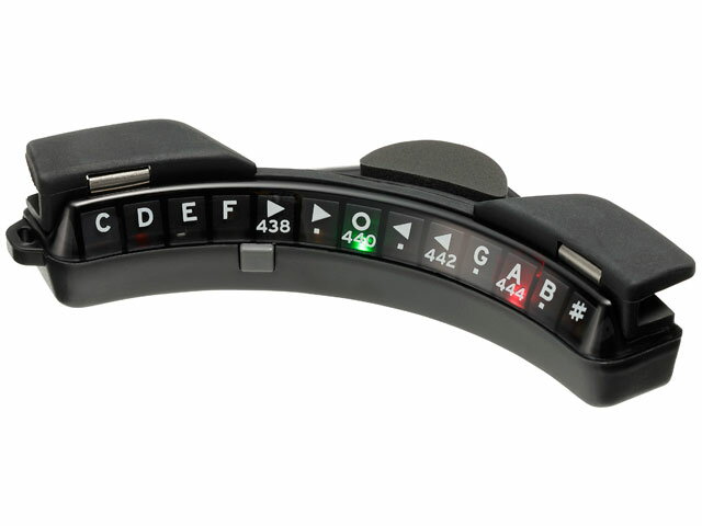 サウンド・ホールに取り付ける、心強い相棒。 アコースティック・ギター専用チューナー、Rimpitch-C2。 Rimpitch-C2はサウンド・ホールの内側に取り付けて使用するチューナーです。非常にスリムでコンパクトなので目立たずにセットできる上、演奏の合間に、さりげなく自然な目線でチューニング・メーターを確認することができます。ステージでの姿にこだわる、すべてのアコースティック・ギタリストへ。 ● ピエゾ・ピックアップで音を素早く正確に検出。 ● 直感的で見やすいLED表示。 ● あらゆるスケール／キーでのチューニングに対応。キャリブレーション機能も搭載。 ● 細部まで機能性に優れたデザインで、電池交換もスムーズ。 ピエゾ・ピックアップで音を素早く正確に検出。 Rimpitch-C2はギター本体の振動を拾うことによって音を認識し、チューニングを行います。ボディにピエゾ・ピックアップが近接する独自の構造で、素早くかつ正確な音の検出が可能です。直径100mm（± 3mm以内）の円形のサウンド・ホールに取り付けることができ、様々なアコースティック・ギターにフィットするデザインです。表側/裏側の双方からラバーがしっかりと密着し、正確なチューニングを実現しています。 直感的で見やすい高輝度LED表示。 音名表示はディスプレイの左右にバランスよく配置。LEDメーターはディスプレイ全体に表示され、光の強弱により針の動きを繊細に表現します。チューニングがぴったり合った時には左右のLEDがピピッと点滅し、ジャスト・チューニングが一目で分かります。明るい室内での練習はもちろん、暗いステージ上でも対応できる優れた視認性を実現しました。 また、電源のON/OFF時にはメーターが美しく光ります。 あらゆるスケール／キーでのチューニングに対応。キャリブレーション機能も搭載。 Rimpitch-C2はクロマチック・チューニングを採用。あらゆるスケール／キーでのチューニングに対応しました。カントリー・ミュージックの演奏者や、ドロップ・チューニングなど特殊なチューニングを求める方にもお使いいただけます。 測定範囲も、ギターに必要なE2（82.41Hz）〜E7（2637.02Hz）をきちんとカバー。様々なコンサート・ピッチに対応するキャリブレーション機能も搭載。演奏する音楽に合わせ、基準値を438〜445Hzまで設定できます。 細部まで機能性に優れたデザインで、電池交換もスムーズ。 電池容量が少なくなるとディスプレイの音名表示が点滅し、電池の交換時期が一目でわかります。スライド式の電池蓋には開閉用のボタンを付け、うっかり電池蓋が開いてしまうことを防ぎました。電池蓋は本体部分と一体化した設計で、電池交換の際に紛失する心配はありません。 Specifications 音律 12平均律 測定範囲（サイン波） E2（82.41Hz）〜 E7（2637.02Hz） 測定精度 ±1 セント以内 キャリブレーション範囲 A = 438 〜 445Hz（1Hz単位） 外形寸法 79 (W) × 32 (D) × 17 (H) mm 質量 13g（電池含む） 電池寿命 約36時間（A4入力 連続動作時） 取付可能サイズ 円形の直径100mm±3mm チューナー部のキャリブレーションの設定は、電源をオフにしても記憶されています。ただし、電池を交換した場合は設定が初期化されます（初期値：440Hz）。 電源が入ったまま音の入力がない状態が約3分間続いた場合は、自動的に電源が切れます（オート・パワー・オフ）。 測定範囲内の音であっても、倍音を多く含む音色や、減衰の速い楽器音は、測定できない場合があります。 【Keywords】 KORG ACOUSTIC GUITAR TUNER Rimpitch-C2 RP-C2 RPC2 コルグ アコースティックギター専用チューナー リムピッチ クロマチックチューナー カントリーミュージック ドロップチューニング キャリブレーション機能 ピエゾピックアップ 電池駆動
