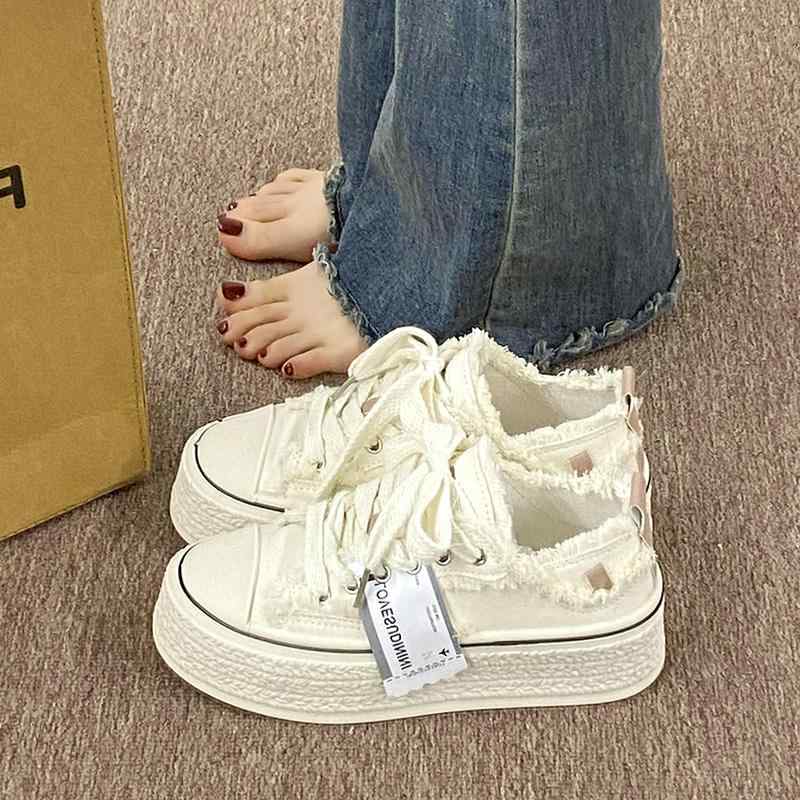 スニーカー 厚底 フリンジ キャンパス ラベル付 個性的 シューズ 帆布 黒 白 ピンク 切りっぱなし加工 ..