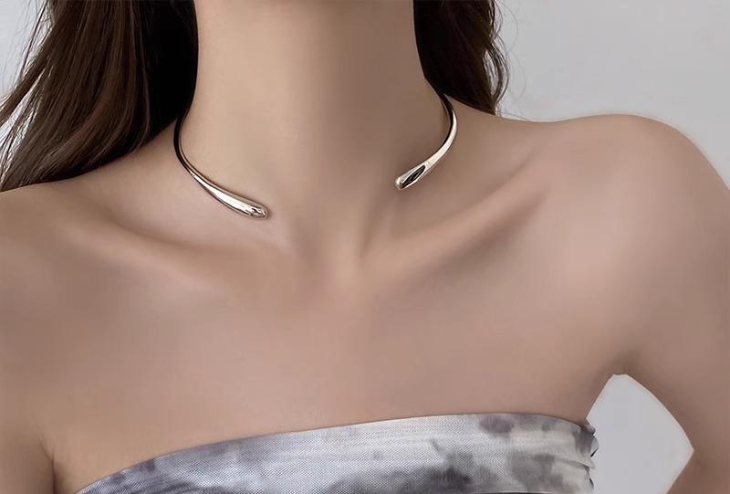 ネックレス メタル かっこいい チョーカー メタリック シルバー おしゃれ バックル 韓国系 アクセサリー シンプル 目立つ 鎖骨 留め具無し こなれ感 ロック...