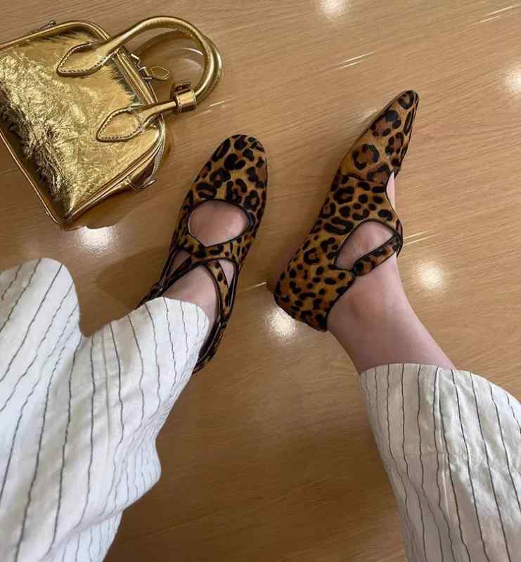 ヒョウ柄 スリッポン パンプス 隠れヒール 5cm ウェッジソール レオパード柄 本革 シープスキン 韓国 身長 アップ フラット ぺたんこ風 シューズ クロス スクエアトゥ かっこいい 個性的 バレエシューズ レトロ アニマル柄 浅口 ソフト 目立つ