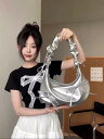 ボディバッグ ハンドバッグ シルバー メタリック リボン ギャザー 韓国系 個性的 可愛い キュート ユニーク 肩がけ バッグ レース 三日月型 ファスナー 他...