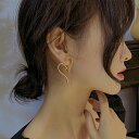 ピアス レディース ゴールド ハート モチーフ 可愛い ダイア風 ジルコン クリスタル キラキラ おしゃれ 個性的 結婚式 アクセサリー ジュエリー 耳飾り 上品 高級感 きらきら 大人カジュアル ピアス セット かわいい かっこいい アクセ 合金 カジュアル 大人 ワンポイント