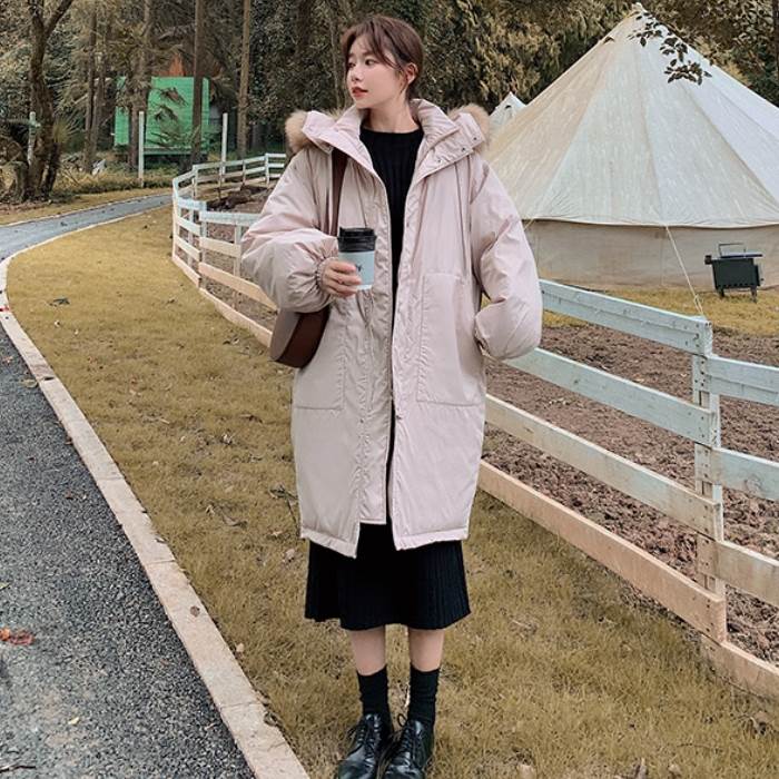 2色 ダウン コート ミモレ丈 ロング もこもこ アウター レディース 長袖 フード付き ファー ベージュ 黒 上着 大人可愛い かっこいい おしゃれ カジュアル 暖かい 防寒 こなれ感 華やか 目立つ XS S M L XL インスタ映え 秋 冬 10代 20代 30代 通勤 学生 女子会 休日 普段