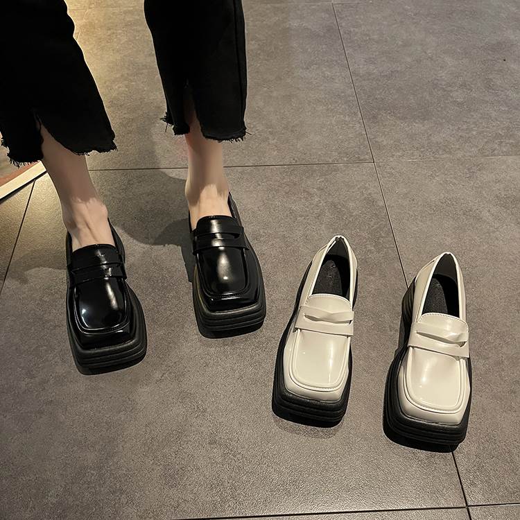 ローファー レディース くつ 厚底 かっこいい スクエアトゥ PU レザー 革 靴 ミドルヒール 4cm 太め 大人可愛い 黒 白 おしゃれ レトロ ラブリー ...