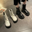 ショートブーツ レディース 黒 白 かっこいい ブーティ 厚底 靴 エナメル風 光沢 大人可愛い クール 個性的 くつ クツ 5cmヒール PU レザー 革 ロ...