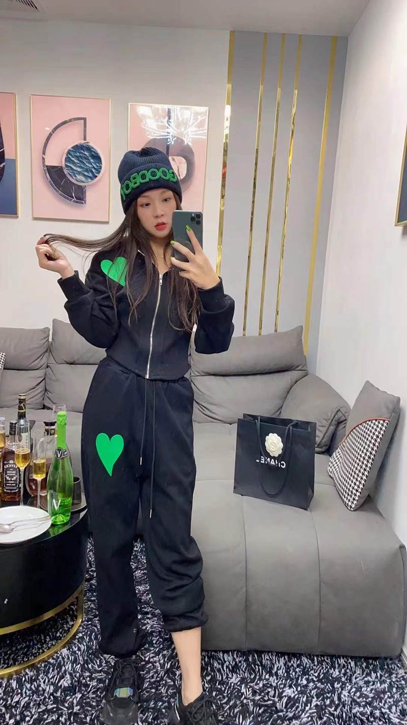 4色 セットアップ スウェット パーカー パンツ ブラック ブルー グリーン ホワイト ハート ハイウエスト ショート丈 ラウンドヘム フロントジップ ジッパー スポーツ スポーツウエア ジョガーパンツ ポケット 上下セット 大人可愛い シンプル カジュアル おしゃれ かっこいい